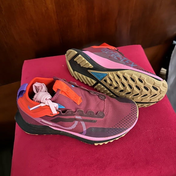 Nike Gortex Tennis Shoes - Picture 2 of 3